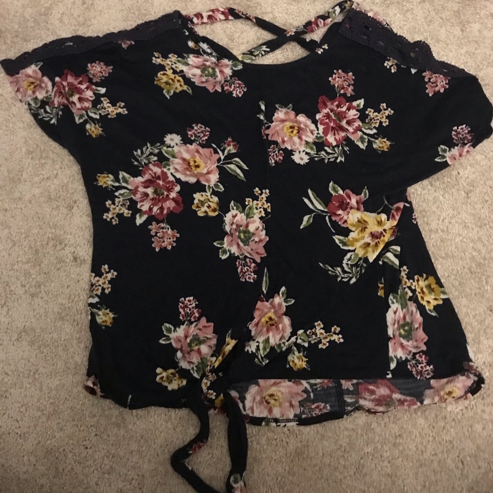 IZ BYER small with tie in front and decorative criss-cross straps in back